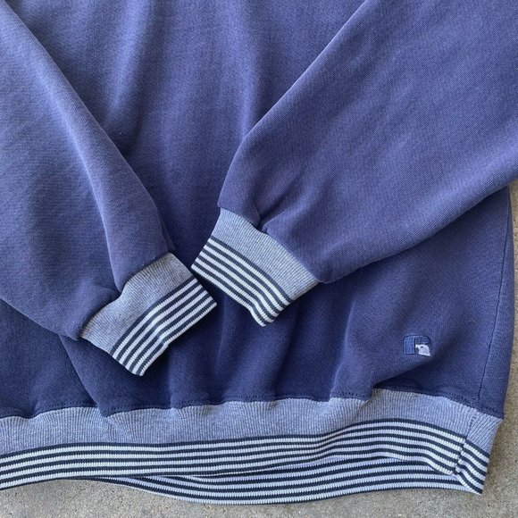 Vintage 90s Russell Athletic Sweatshirt. Navy heavy cotton. Made in USA. Size XL - Picture 2 of 8